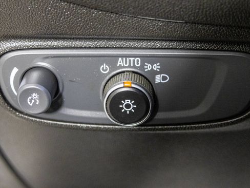 Used 2021 Chevrolet Equinox LT w/ LPO, Cargo Package AWD/4WD image 31