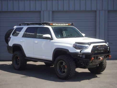 Used 2018 Toyota 4Runner TRD Off-Road Premium AWD/4WD image 7