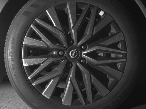 Used 2025 Nissan Altima 2.5 SV FWD image 13