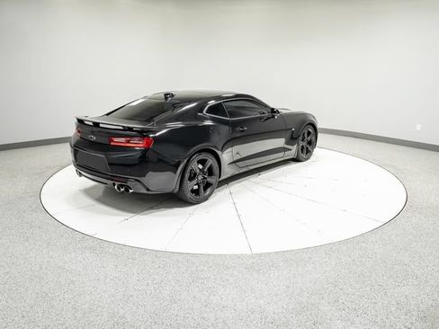 Used 2018 Chevrolet Camaro SS RWD image 25