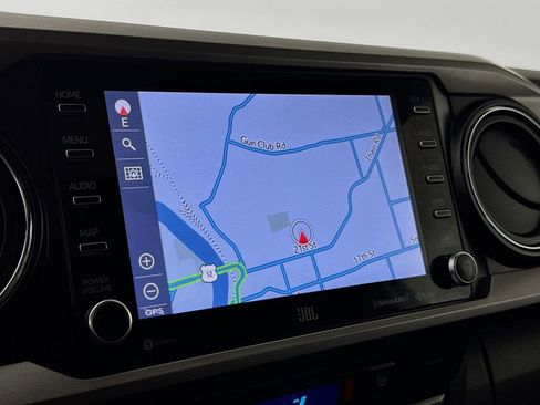 Used 2020 Toyota Tacoma Limited AWD/4WD image 18