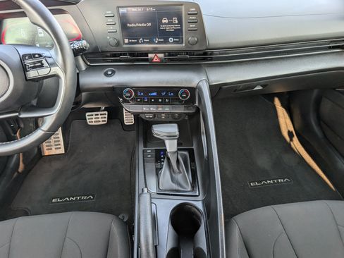 Used 2025 Hyundai Elantra Sport FWD image 7