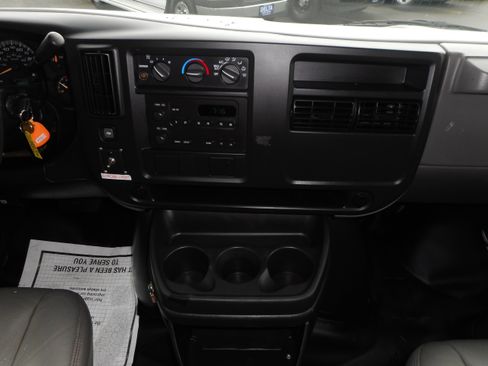 Used 2006 Chevrolet Express 2500 w/ Power and Light Package RWD image 21