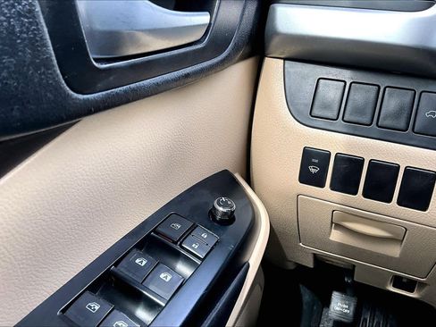 Used 2015 Toyota Highlander XLE FWD image 35