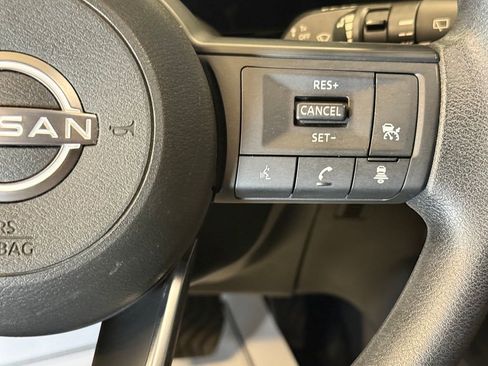 Used 2025 Nissan Kicks SV FWD image 12