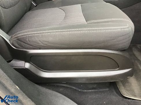 Used 2017 Chevrolet Traverse LT image 27