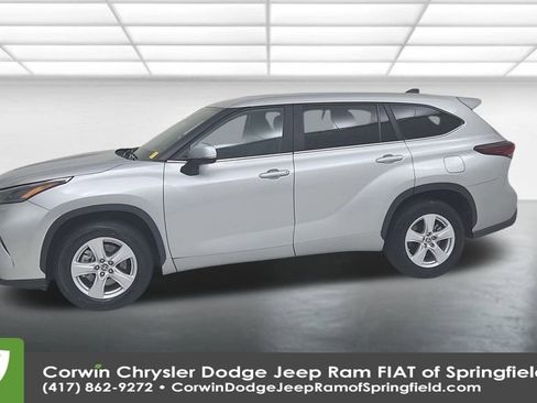 Used 2024 Toyota Highlander LE image 8