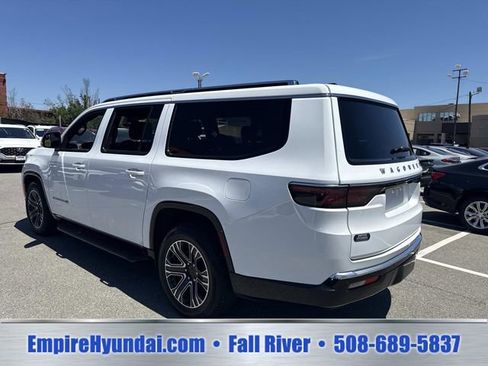 Used 2024 Jeep Wagoneer L Series II w/ Flexible Seating Group AWD/4WD image 8