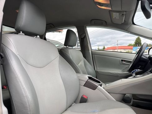 Used 2014 Toyota Prius Four FWD image 16