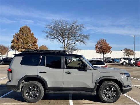 Used 2024 Lexus GX 550 image 3