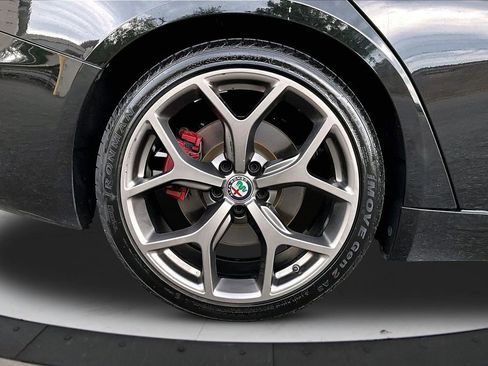 Used 2019 Alfa Romeo Giulia RWD image 34