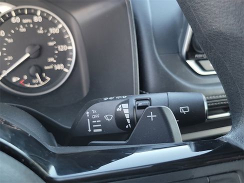 Used 2023 Nissan Rogue SV image 9