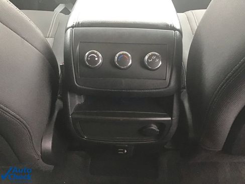 Used 2017 Chevrolet Traverse LT image 21