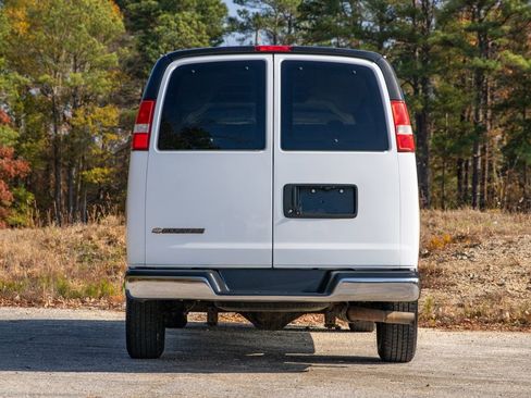 Used 2017 Chevrolet Express 3500 LT w/ LT Preferred Equipment Group image 6