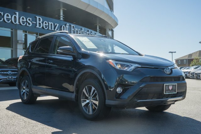 Used 2018 Toyota RAV4 XLE AWD/4WD image 1