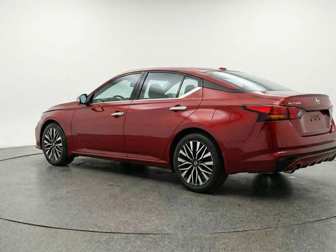 Used 2025 Nissan Altima 2.5 SV image 6