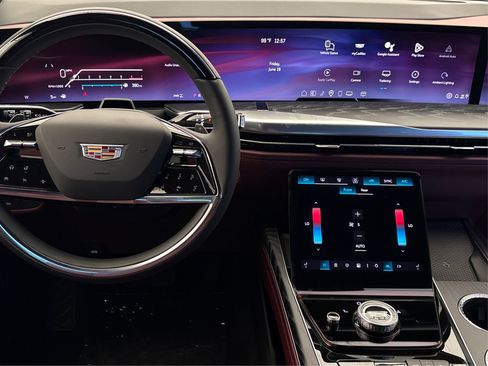 New 2026 Cadillac Escalade ESV Luxury AWD/4WD image 16