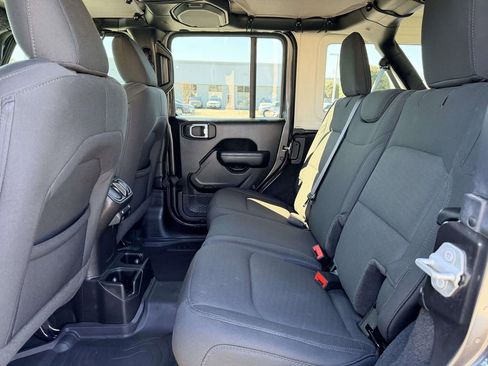 Used 2022 Jeep Wrangler Unlimited Sport image 17