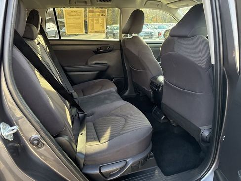 Used 2022 Toyota Highlander LE image 14