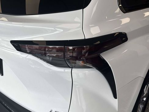 Used 2026 Toyota Sienna LE FWD image 10