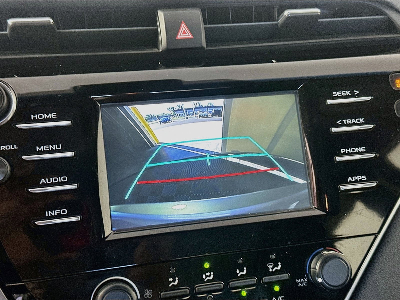Used 2018 Toyota Camry LE FWD image 13