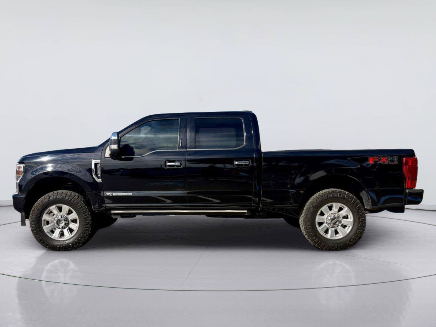 Used 2021 Ford F250 Platinum w/ FX4 Off-Road Package AWD/4WD image 4