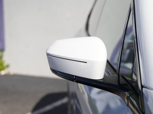 Used 2022 BMW iX xDrive50 w/ Premium Package image 9