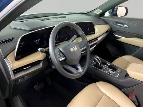 Used 2025 Cadillac XT4 Premium Luxury w/ Technology Package AWD/4WD image 17
