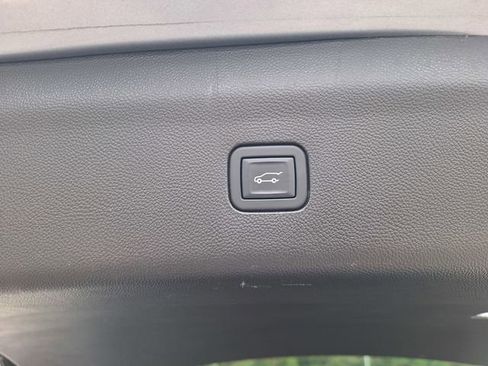 Used 2024 Buick Enclave Premium AWD/4WD image 17
