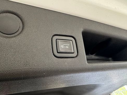 Used 2022 Chevrolet Equinox RS w/ RS Leather Package AWD/4WD image 41