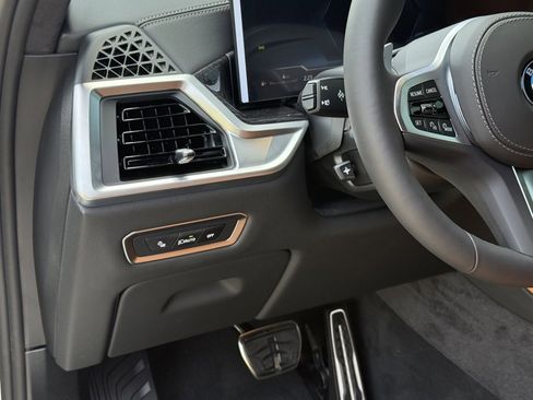 Used 2026 BMW X7 xDrive40i w/ M Sport Package image 13