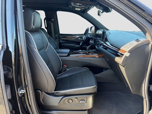 Used 2022 Cadillac Escalade ESV Premium Luxury AWD/4WD image 18