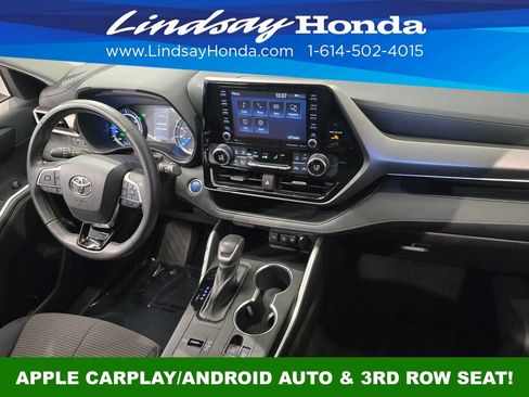 Used 2021 Toyota Highlander LE FWD image 11