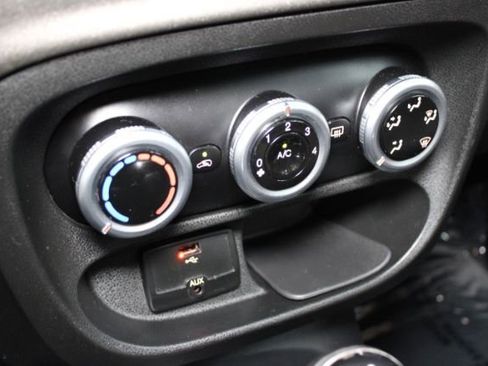 Used 2015 FIAT 500L Trekking FWD image 16