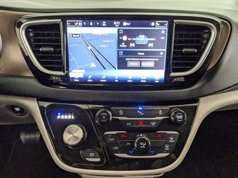 Used 2024 Chrysler Voyager LX FWD image 8