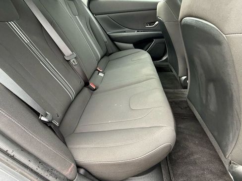 Used 2024 Hyundai Elantra Blue image 11