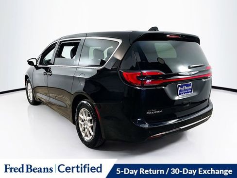 Used 2025 Chrysler Pacifica Select image 7