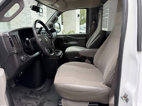 Used 2020 Chevrolet Express 2500 w/ Enhanced Convenience Package image 23