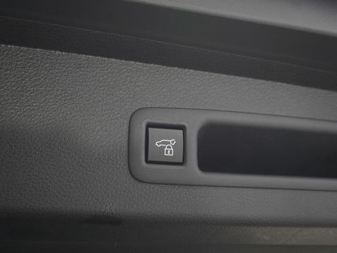 Used 2025 Toyota Sienna XLE w/ XLE Plus Package image 11