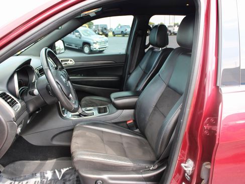 Used 2021 Jeep Grand Cherokee Laredo X image 11