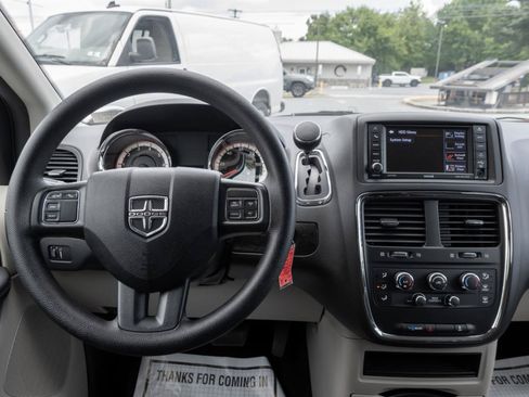 Used 2018 Dodge Grand Caravan SE w/ UConnect Hands-Free Group FWD image 26
