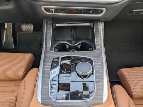 Used 2023 BMW X7 xDrive40i w/ Parking Assistance Package AWD/4WD image 18