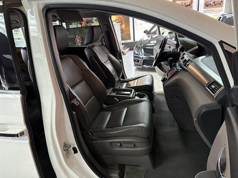 Used 2014 Honda Odyssey Touring Elite image 31