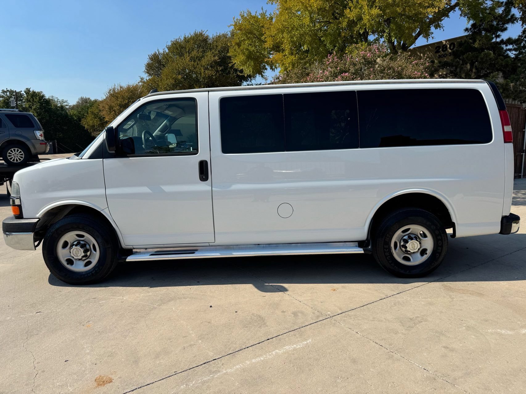Used 2016 Chevrolet Express 3500 LT w/ LT Preferred Equipment Group RWD image 4