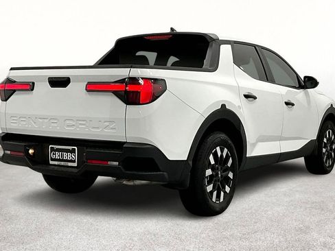 Used 2025 Hyundai Santa Cruz SE image 2