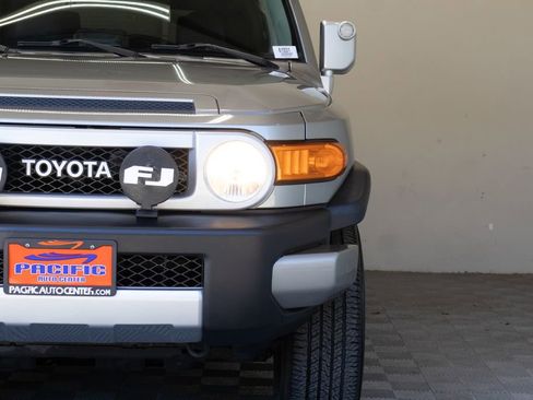 Used 2011 Toyota FJ Cruiser 4WD w/ Convenience Pkg image 5