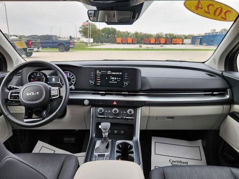 Used 2024 Kia Carnival LX image 28