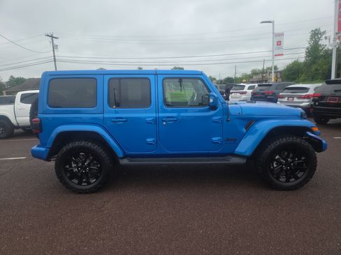Used 2022 Jeep Wrangler Unlimited Sahara AWD/4WD image 2