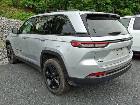 Used 2023 Jeep Grand Cherokee Limited w/ Luxury Tech Group II AWD/4WD image 4