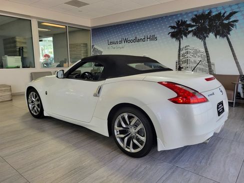 Used 2013 Nissan 370Z Roadster RWD image 3